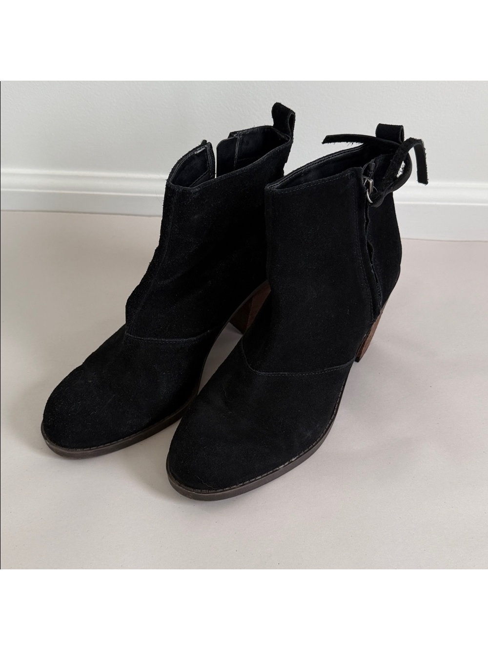 Size 9 Dolce Vita Zip Up Heeled Ankle Boots